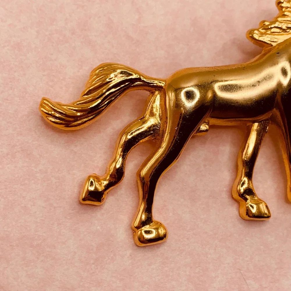 80s Shiny Gold Tone Horse Brooch w/ Rhinestone Eye